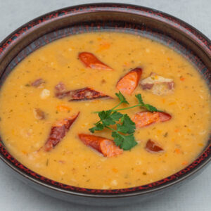 Čorbast pasulj sa kobasicom